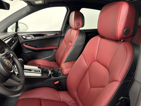 New 2026 Porsche Macan image 5