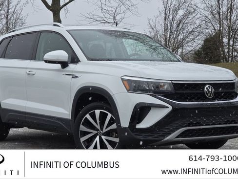 Used 2022 Volkswagen Taos SE w/ Panoramic Sunroof Package image 1