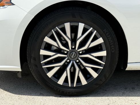 Used 2025 Nissan Altima 2.5 SV image 12