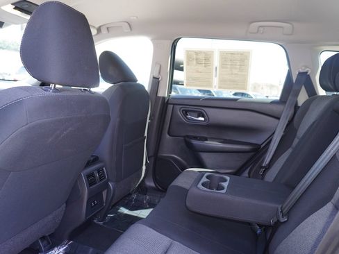 Used 2024 Nissan Rogue SV FWD image 11