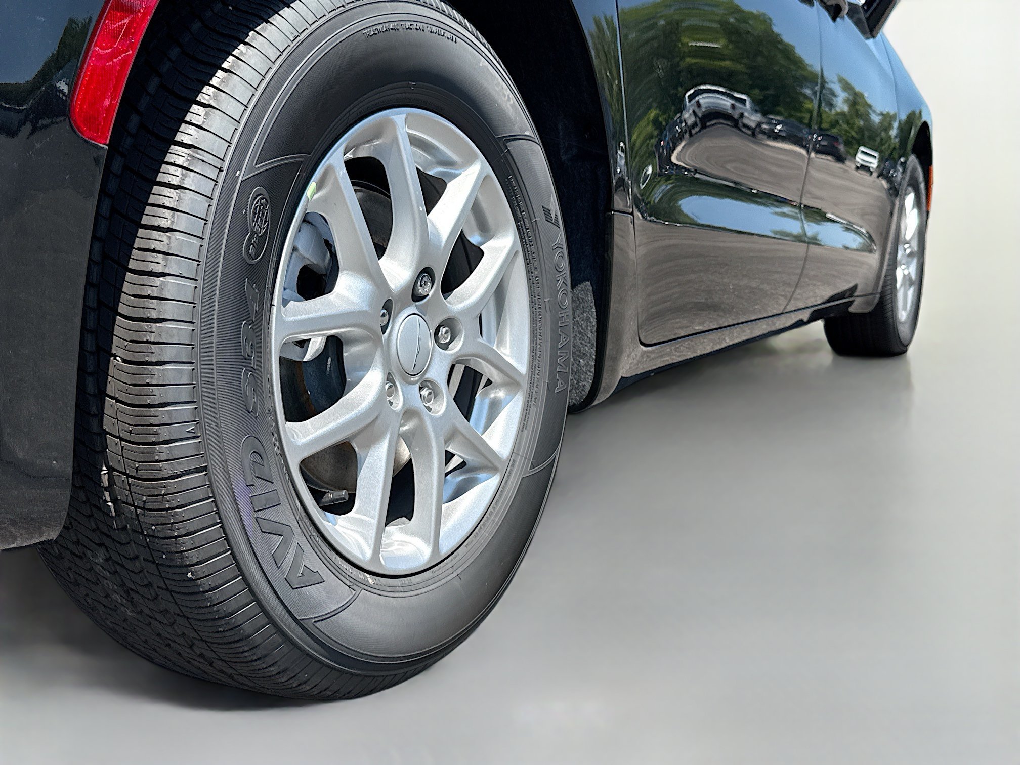 New 2027 Chrysler Pacifica LX FWD image 13