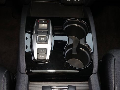 Used 2016 Honda Pilot Touring image 11