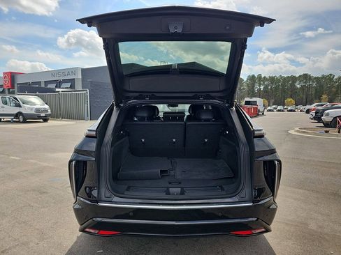 Used 2024 Cadillac Lyriq Luxury image 16