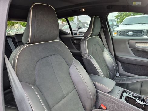 Used 2021 Volvo XC40 T5 R-Design w/ Climate Package AWD/4WD image 38