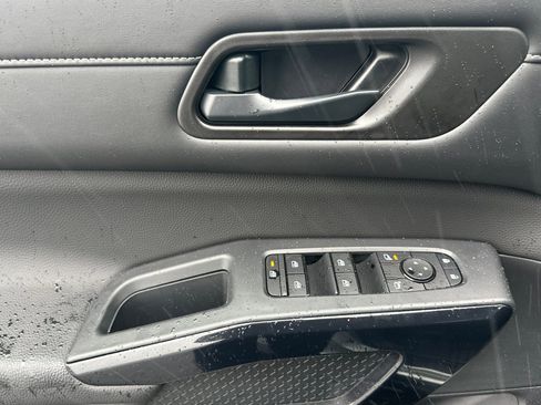 New 2025 Nissan Pathfinder SV image 11