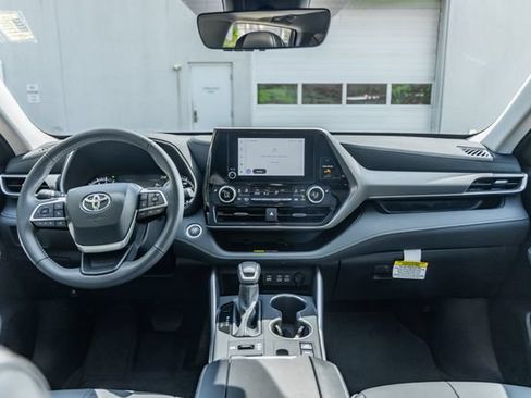 Used 2026 Toyota Highlander XLE AWD/4WD image 28
