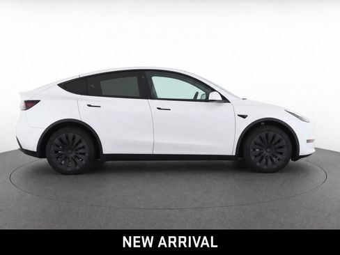 Used 2022 Tesla Model Y Long Range AWD/4WD image 8