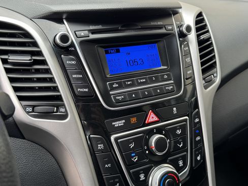 Used 2016 Hyundai Elantra GT image 18