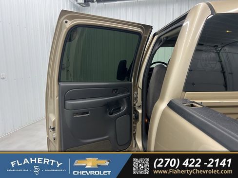 Used 2005 GMC Sierra 2500 SLE w/ Heavy-Duty Power Package image 10