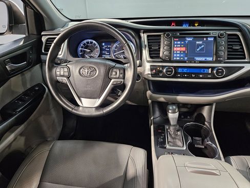 Used 2017 Toyota Highlander Limited Platinum image 9