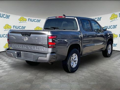Used 2024 Nissan Frontier SV image 6
