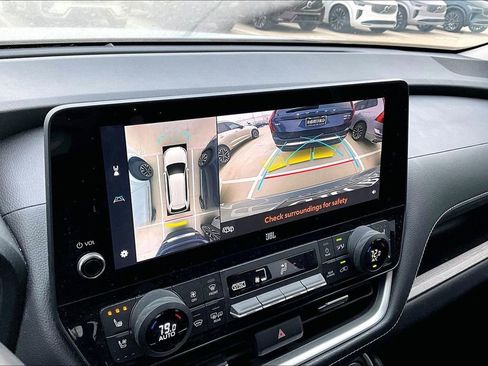 Used 2024 Toyota Grand Highlander Platinum image 31