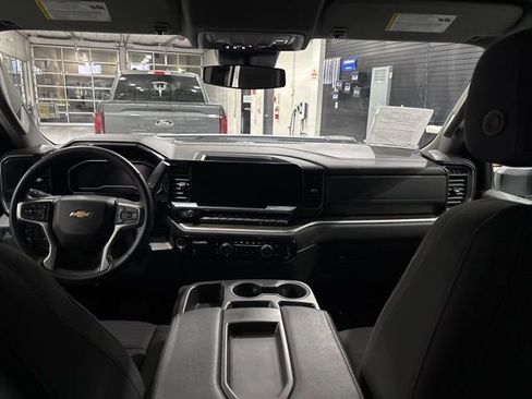 Used 2025 Chevrolet Silverado 2500 LT w/ Convenience Package image 28