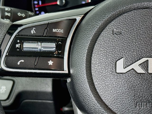 Used 2024 Kia Forte LXS FWD image 11