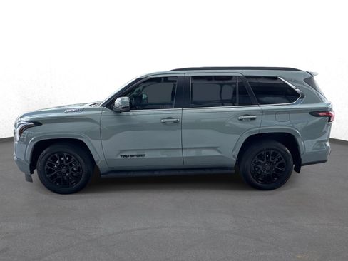 Used 2024 Toyota Sequoia SR5 w/ SR5 Premium Package AWD/4WD image 6