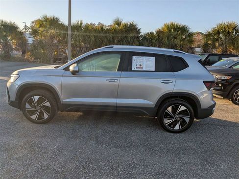 Used 2025 Volkswagen Taos SE image 7