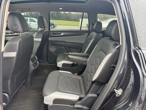 Used 2024 Volkswagen Atlas Peak Edition SEL image 11