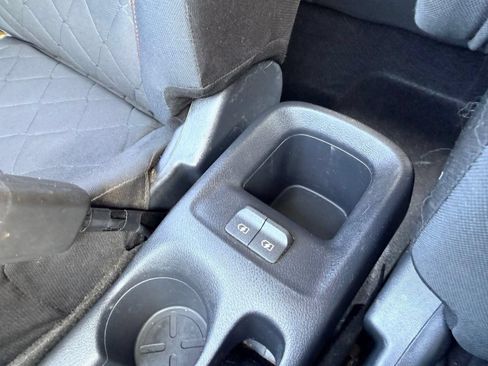 Used 2019 Nissan Kicks SR FWD image 43