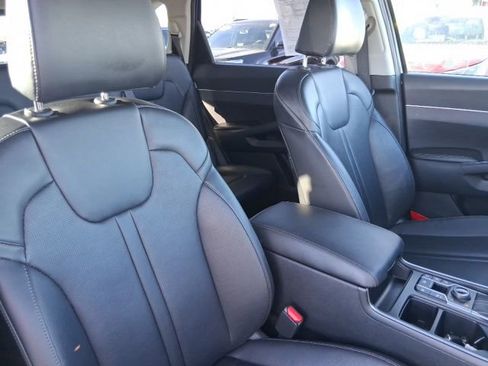 Used 2024 Kia Sorento S image 14