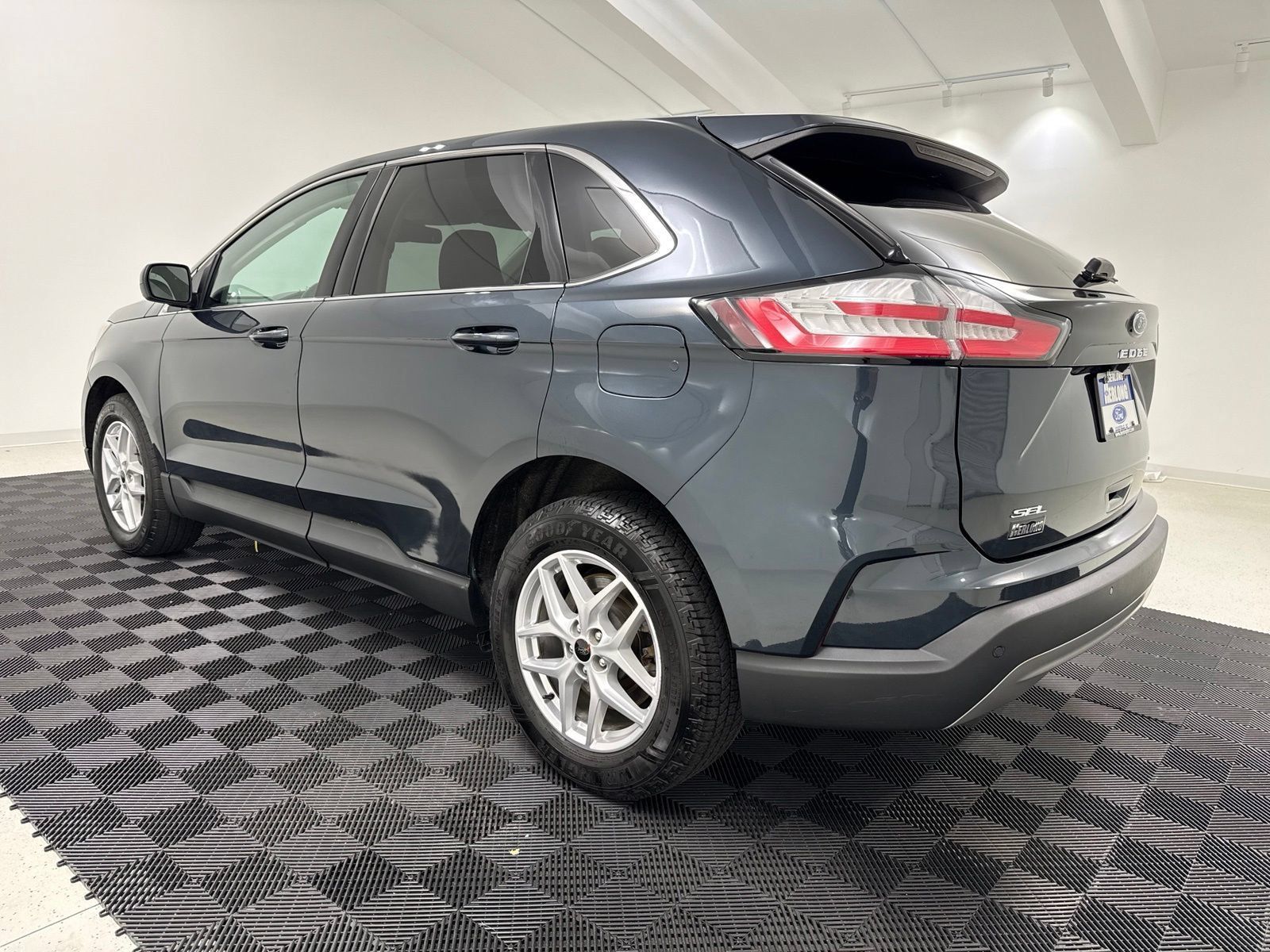 Used 2023 Ford Edge SEL w/ Convenience Package AWD/4WD image 5