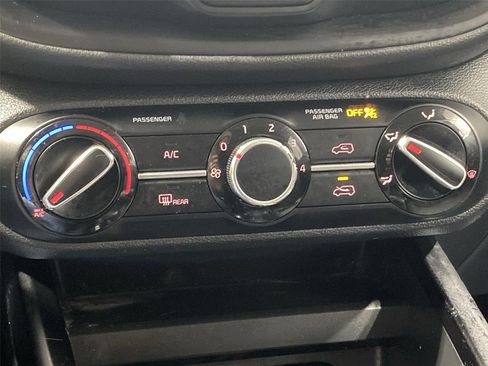 Used 2021 Kia Soul LX FWD image 17