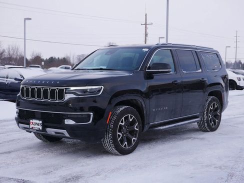 Used 2024 Jeep Wagoneer Series III image 3