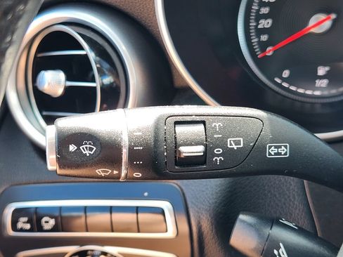 Used 2017 Mercedes-Benz GLC 300 4MATIC image 35