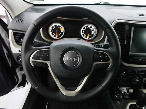 Used 2018 Jeep Cherokee Limited AWD/4WD image 16