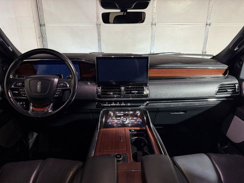 Used 2023 Lincoln Navigator L Reserve AWD/4WD image 16