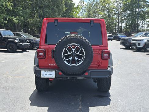 Used 2025 Jeep Wrangler Unlimited Rubicon w/ Convenience Group AWD/4WD image 9