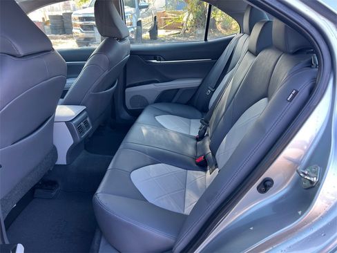 Used 2019 Toyota Camry XLE image 26