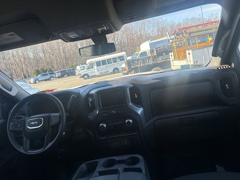 Used 2021 GMC Sierra 1500 4x4 Crew Cab w/ Sierra Value Package image 9