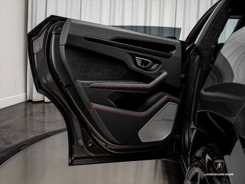 Used 2023 Lamborghini Urus S AWD/4WD image 43