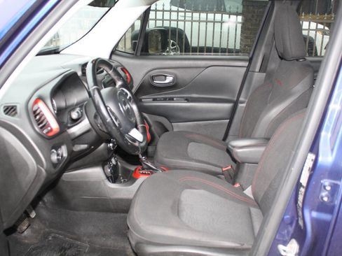 Used 2016 Jeep Renegade Trailhawk image 6