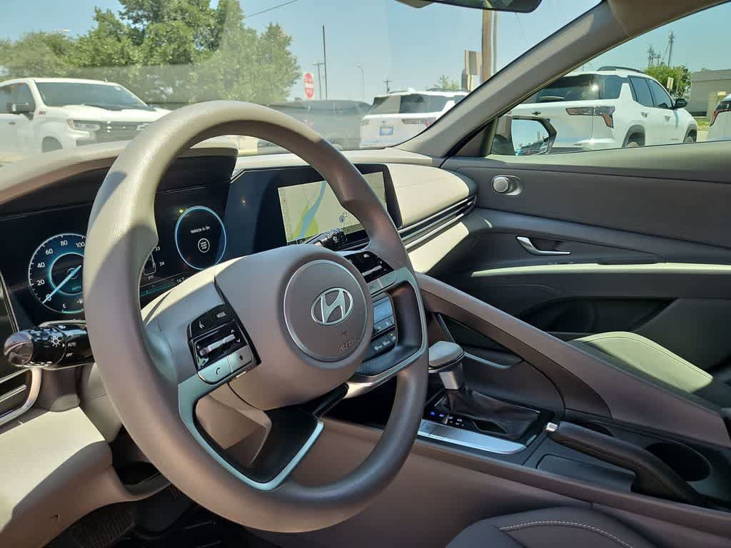 Used 2024 Hyundai Elantra SEL FWD image 10