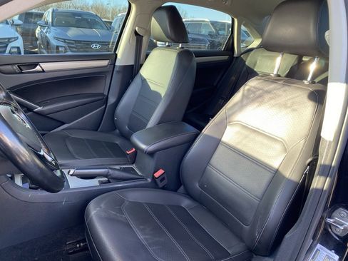 Used 2020 Volkswagen Passat 2.0T SE image 17