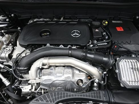 Used 2025 Mercedes-Benz GLB 250 image 32