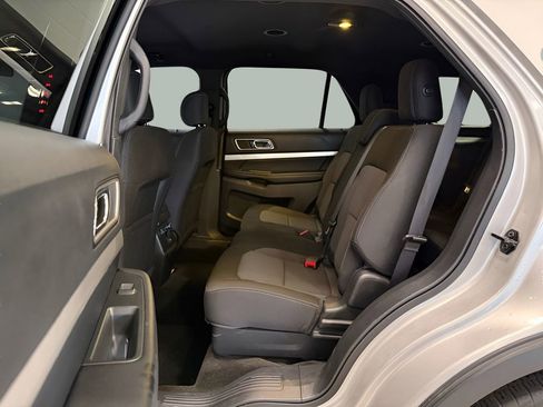 Used 2017 Ford Explorer XLT FWD image 15