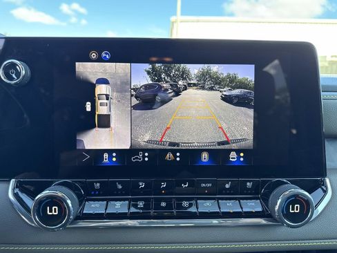 Used 2026 Chevrolet Colorado ZR2 w/ Technology Package AWD/4WD image 23