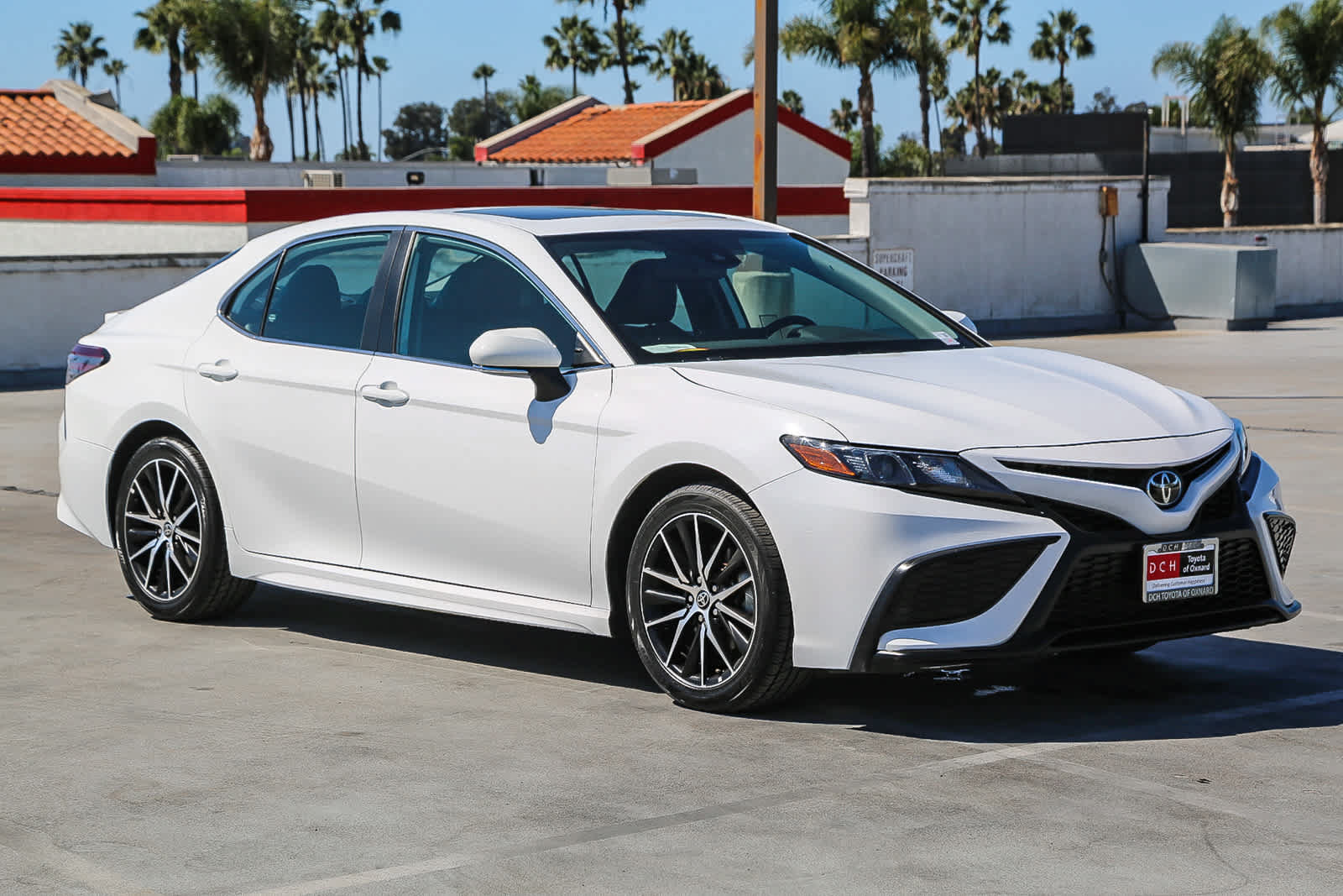 Used 2024 Toyota Camry SE w/ Audio Upgrade Package FWD image 4
