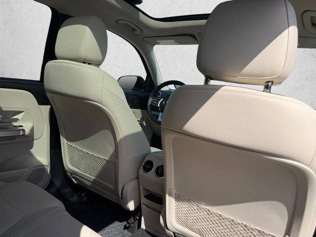 Used 2023 Mercedes-Benz GLB 250 image 23