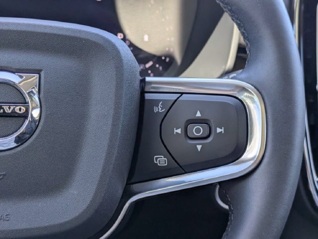 Certified 2024 Volvo XC40 B5 Plus w/ Protection Package Premier AWD/4WD image 32