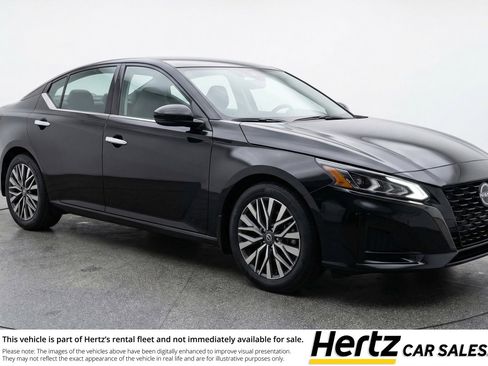 Used 2025 Nissan Altima 2.5 SV FWD image 1