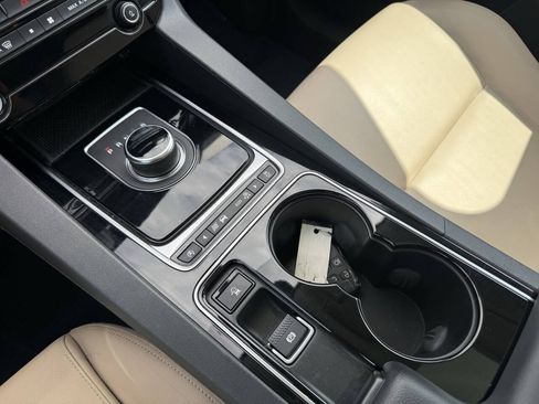 Used 2017 Jaguar F-PACE Premium AWD/4WD image 28