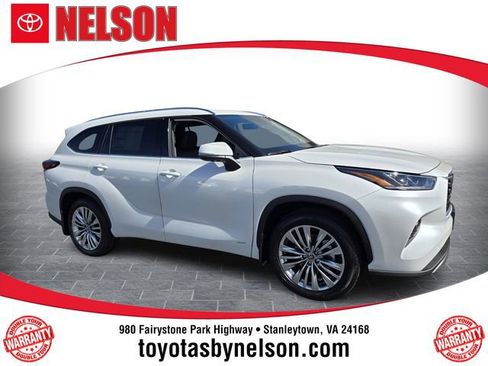 New 2026 Toyota Highlander Platinum AWD/4WD image 1