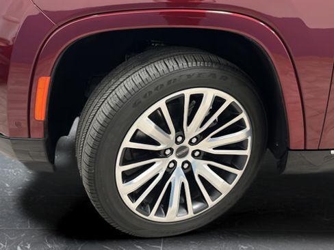 Used 2022 Jeep Grand Wagoneer Series III w/ Rear Seat Video Group 1 AWD/4WD image 43
