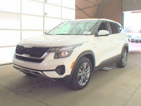 Used 2023 Kia Seltos LX image 2