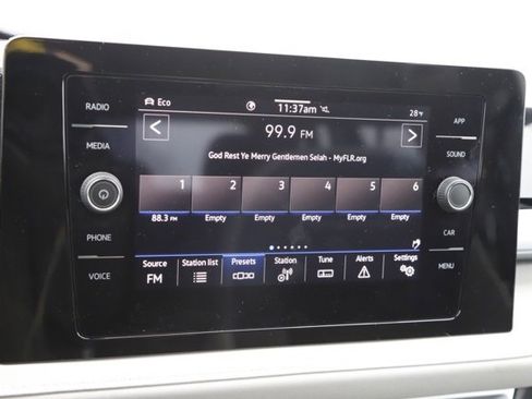 Used 2025 Volkswagen Taos SE image 22