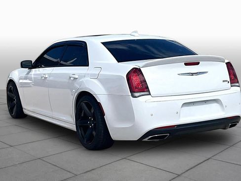 Used 2018 Chrysler 300 S w/ 300S Premium Group RWD image 12