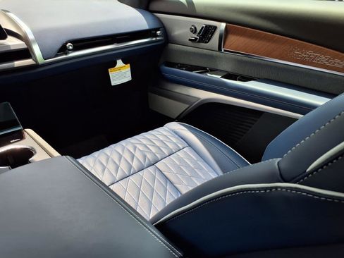 New 2026 Cadillac Vistiq Premium Luxury w/ LPO, Floor Liner Package image 10